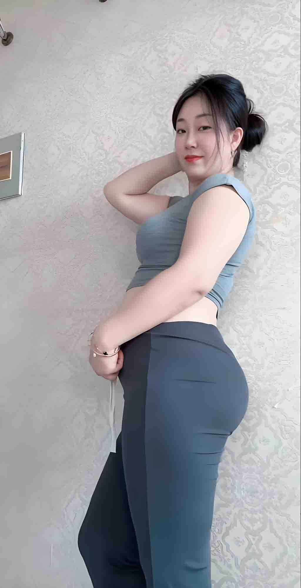 泡良大神豪掷重金，拿下做房地产销售的极品良家人妻，兄弟一起激情4P无套暴操！