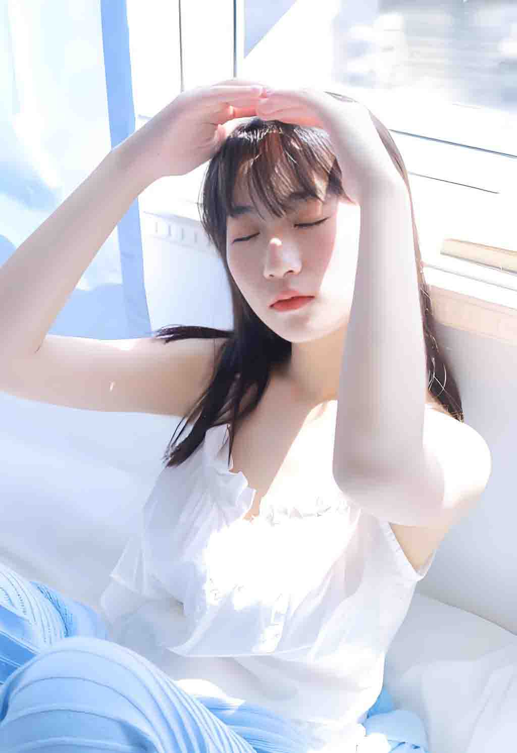 农村女孩被霸凌现场,精神小妹围殴爆揍打的女孩满脸鲜血,无助痛哭这又是谁家女儿啊。 农村女孩被霸凌现场,精神小妹围殴爆揍打的女孩满脸鲜血,无助痛哭这又是谁家女儿啊。