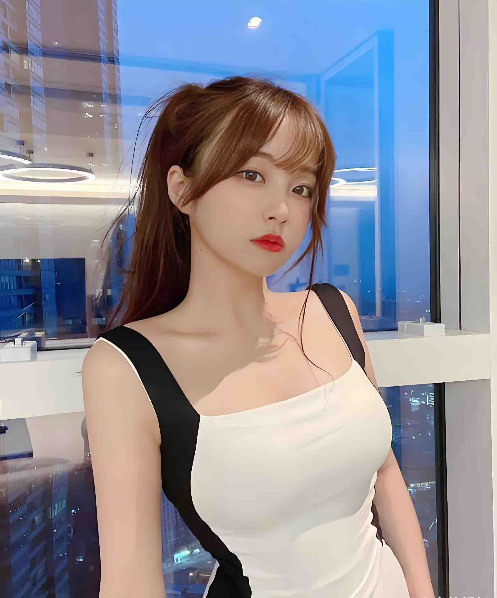 江湖骗子命理大师，当街算命还上手掏女客户裤裆摸逼，起身做法摸奶揉捏这都能骗人呢！