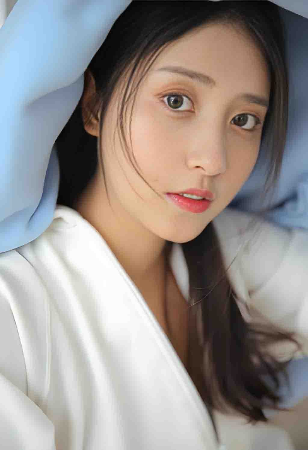 分享河北廊坊极品人妻超真实眼镜反差婊床上笑容春光灿烂，极致的骚妻的性福时光。